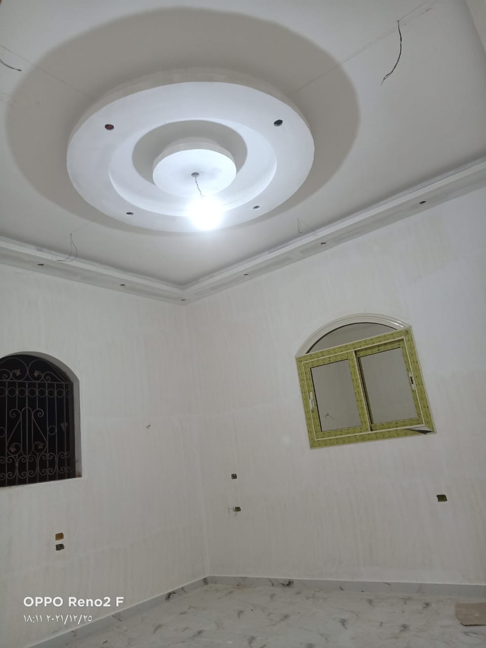 سقف جبس بورد دائري قيد التنفيذ داخل فيلا